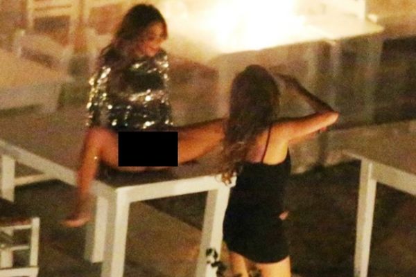 Μέθυσε και τα πέταξε όλα στη φόρα η σύντροφος άσου του Ολυμπιακού! (photos+video)