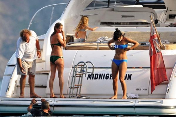 Αν έχεις κότερο, έχεις και γυναικάρες (photos)