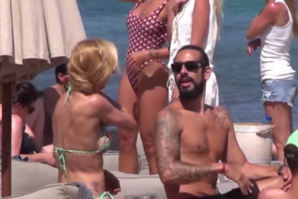 Μας έστειλε αδιάβαστους η Ντορέττα Παπαδημητρίου ! (video)