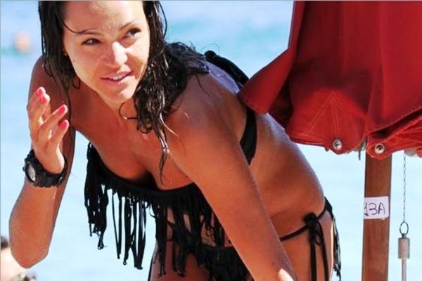 Οι καυτές διακοπές της Νικολέτας Καρρά (photos)