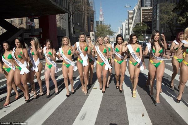 Δεκάδες μοντέλα «βύθισαν» τη Βραζιλία! (photos)