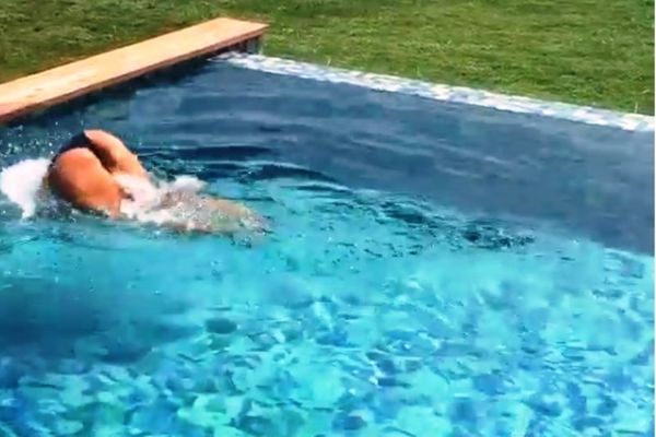 Έκανε κωλοτούμπα και τα είδαμε όλα! (video)