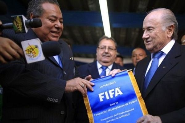 Άρχισαν τα... όργανα στη FIFA!