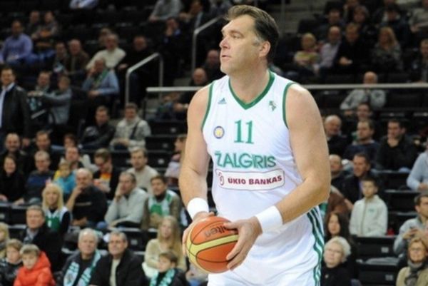 Απίστευτος ο Σαμπόνις! Το 'χει ακόμα και τα... βάζει από το κέντρο! (video)