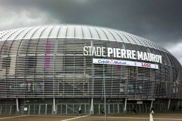 Έτσι έκαναν ένα ποδοσφαιρικό γήπεδο, μπασκετικό! (video)