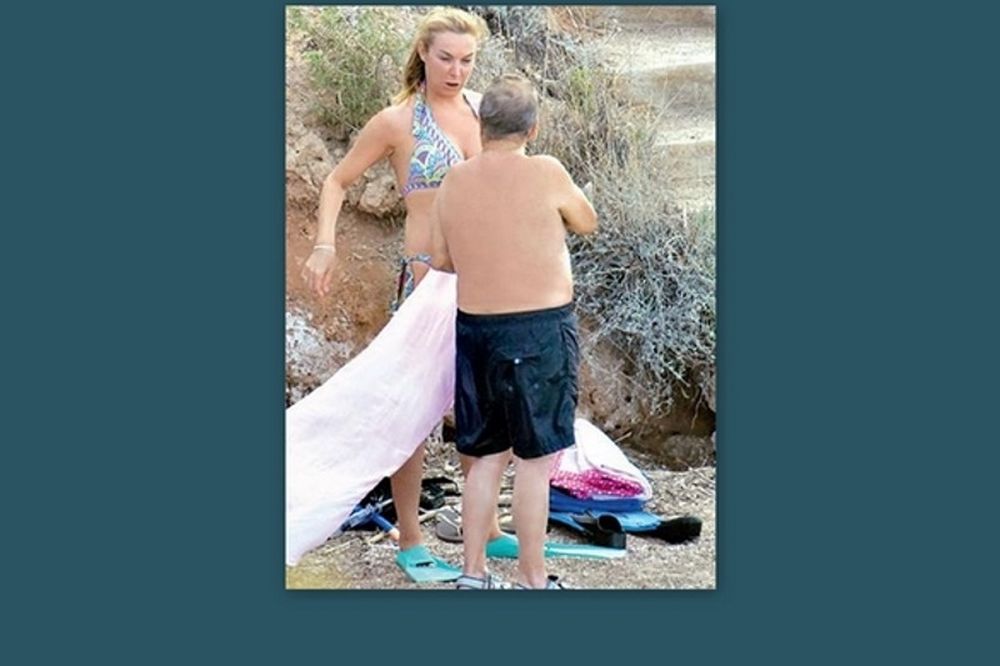 Συλλεκτική φωτο! Η Τατιάνα πραγματικά χωρίς ίχνος μακιγιάζ και με βατραχοπέδιλα