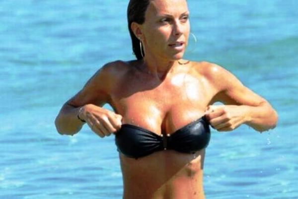 Μας χαιρετάει από τη Μύκονο με σέξι τρόπο! (photo)