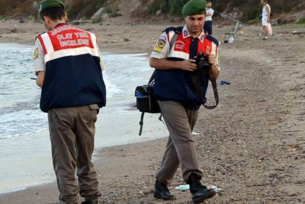 Ανατριχιαστικές φωτογραφίες: Η ανθρωπότητα ξεβράστηκε στην ακρογιαλιά της Τουρκίας...