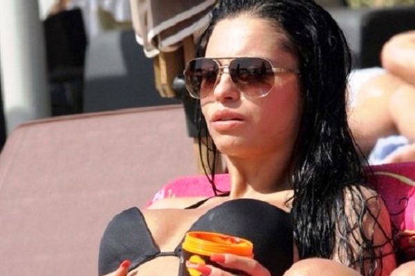 Το… καυτό μαγιό της Δήμητρας (photos)
