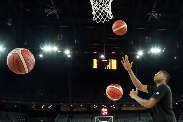 Η αλλαγή στο νούμερο του Αντετοκούμπο! (photos)