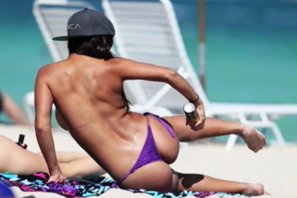 Topless προσέφερε εγκεφαλικά! (photos)