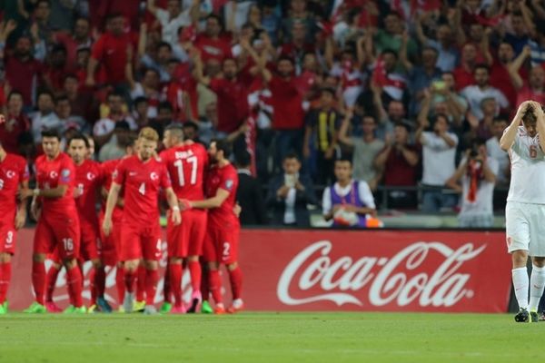 Euro 2016 – 1ος όμιλος: Νέα… ξευτίλα για την Ολλανδία, προκρίθηκε η Τσεχία! (videos)