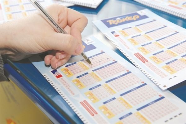 ΤΖΟΚΕΡ: Ένα χρυσό δελτίο πήρε τα 2,7 εκατομμύρια!