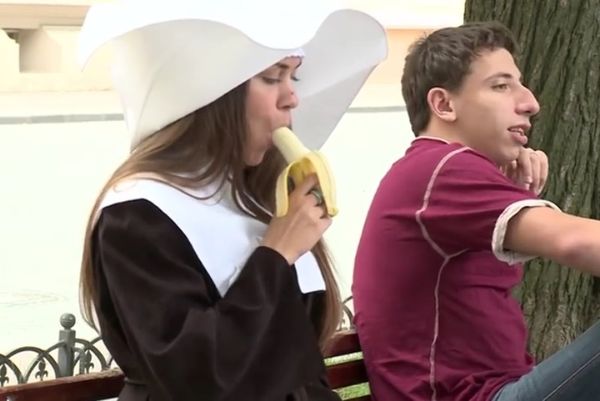 Η… καλόγρια με τις… καυτές επιθυμίες! (videο)