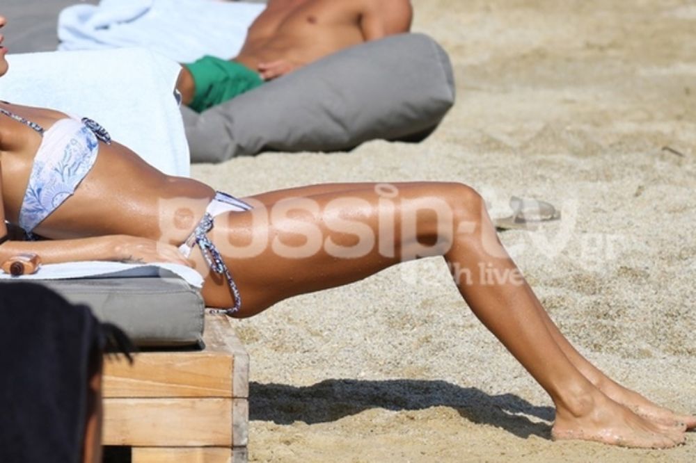 Άπλωσε την κορμάρα της και… διαλυθήκαμε! (photos)