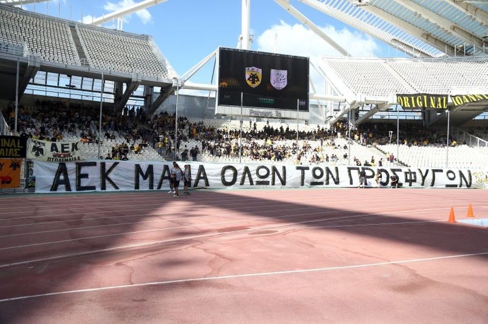 «ΑΕΚ μάνα των προσφύγων» (photos)