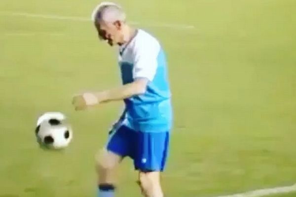 Ο παππούς που «μιλάει» στη μπάλα! (video)