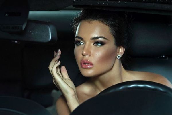 Αυτή είναι η πιο σέξι οδηγός αγώνων (photos+video)