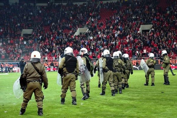 Ένταση οπαδών της Μπάγερν με αστυνομία!