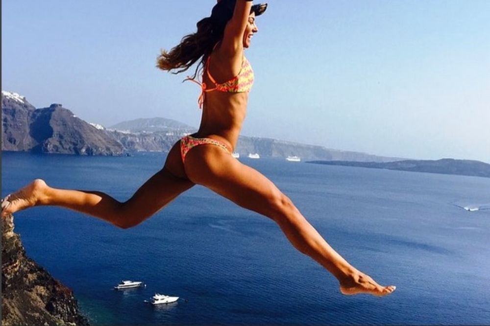 Σε ποια διάσημη ελληνίδα ανήκει αυτή η πίσω κίνηση; (photos)