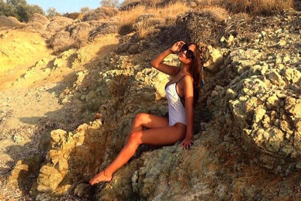 Ελληνίδα γυμνάστρια μοιράζει… πόνο με το μαγιό της! (photo)