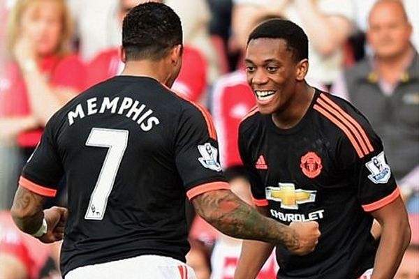 Η Γιουνάιτεντ νίκησε τον Πελέ! (videos)