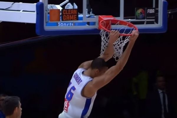 Ευρωμπάσκετ: Κατεδάφισε… τους Σέρβους ο Γκομπέρ! (video)