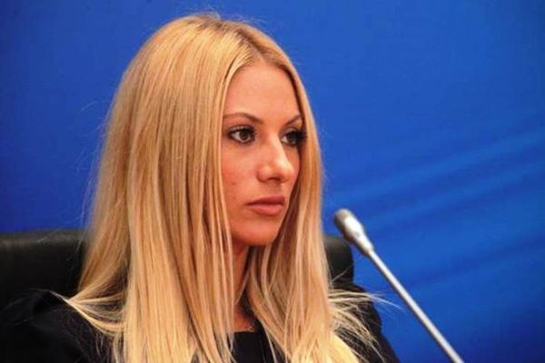 Η εντυπωσιακή υποψήφια που έγινε… σκιά του Λεβέντη (photos)