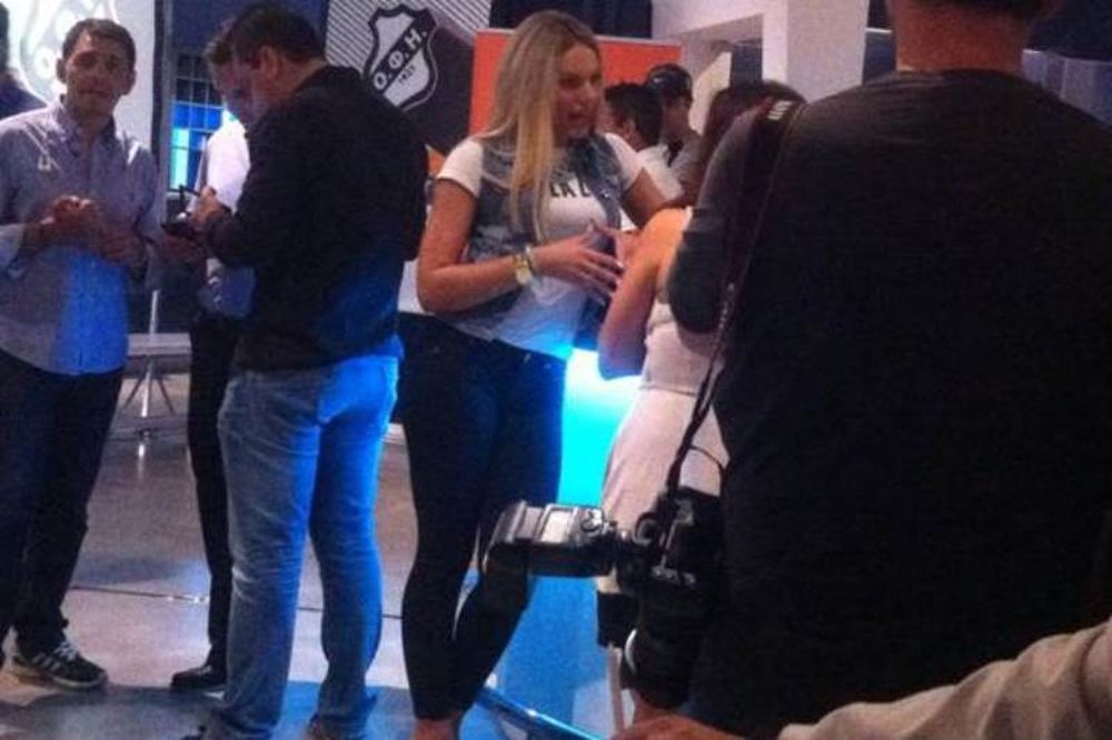 Η θεά που έκλεψε την παράσταση στην παρουσίαση του ΟΦΗ! (photos)