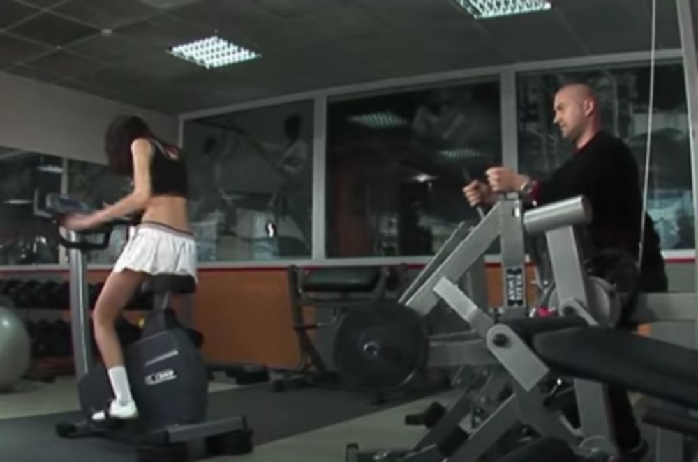 Στο γυμναστήριο χωρίς εσώρουχο! (video)