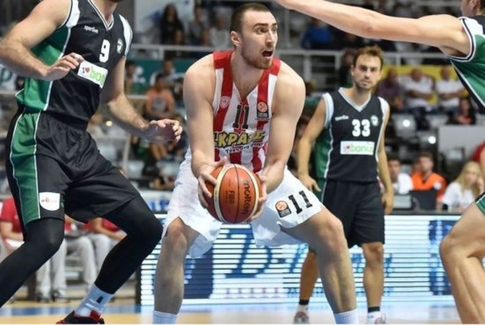 Νίκη για Ολυμπιακό στο ντεμπούτο Μιλουτίνοφ
