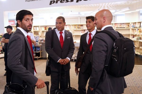 Ολυμπιακός: Η αναχώρηση για Λονδίνο (photos)