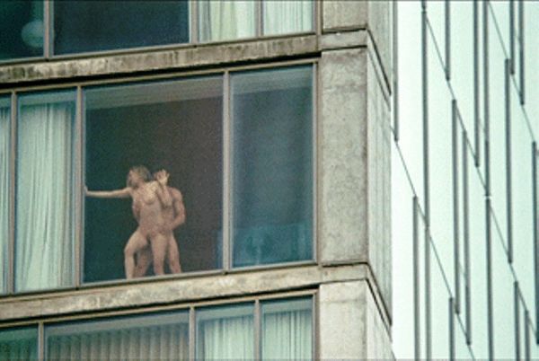 Δίνει... πόνο ζευγάρι στην Ιταλία, κάνοντας σεξ στο παράθυρο!!!