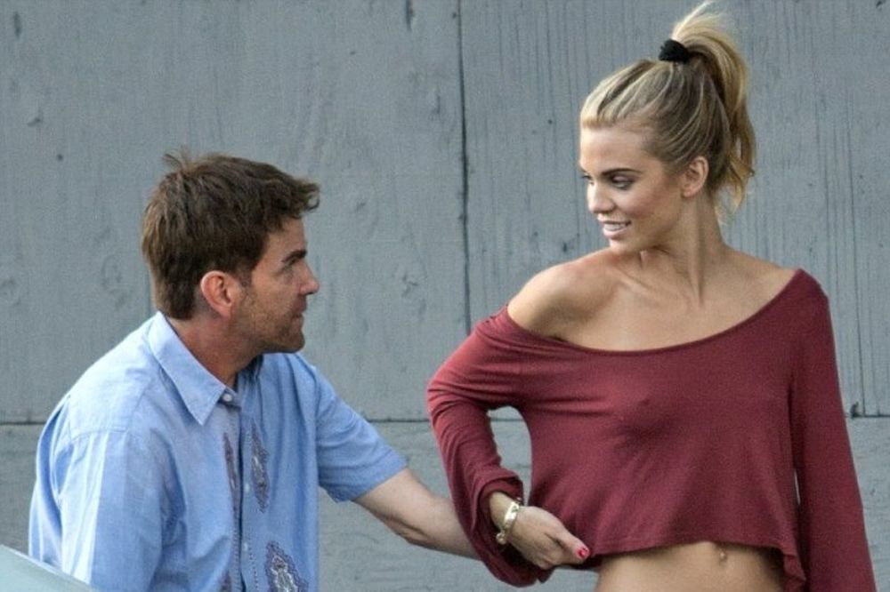 «Έκαψε» το... σουτιέν της και μας τρέλανε! (photos)