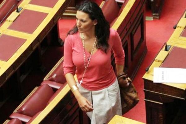 Κόλαση η Κεφαλογιάννη στη Βουλή (photos)