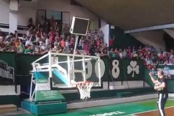 Πλήθος κόσμου στο «Παύλος Γιαννακόπουλος» (videos)