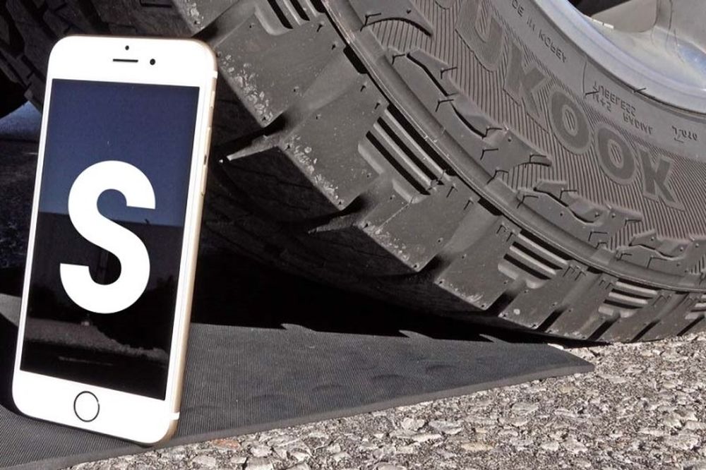 ΕΠΙΚΟ: Ένα Ford F-150 πατάει ένα iPhone 6S! (video)