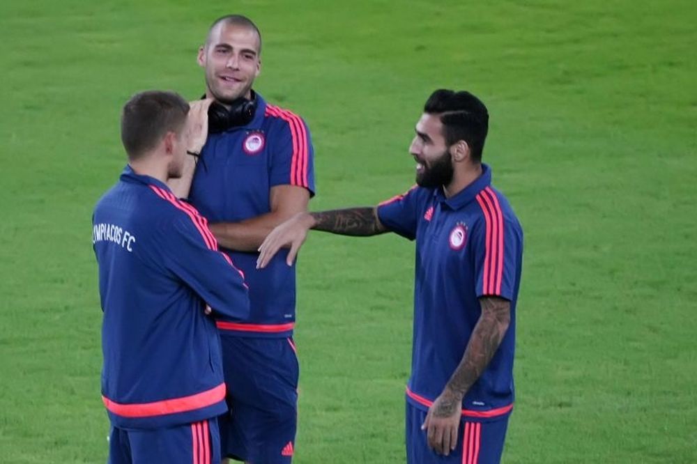 Ολυμπιακός-ΑΕΚ: Αποθέωση για τους «ερυθρόλευκους» (video)