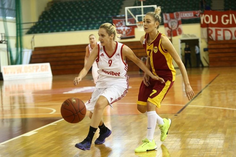 Είδε τα κορίτσια του Ολυμπιακού ο Μαρινάκης (photos)