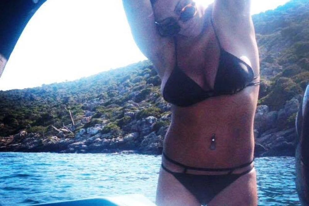 Η επόπτης που δεν σηκώνει μόνο… σημαιάκια! (photos)