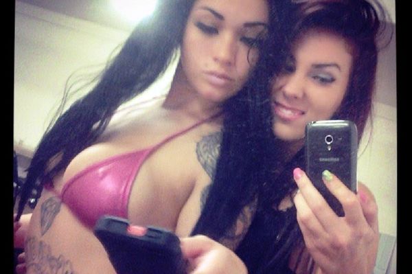 Καυτές γυμνές selfie από χορεύτριες! (photos)
