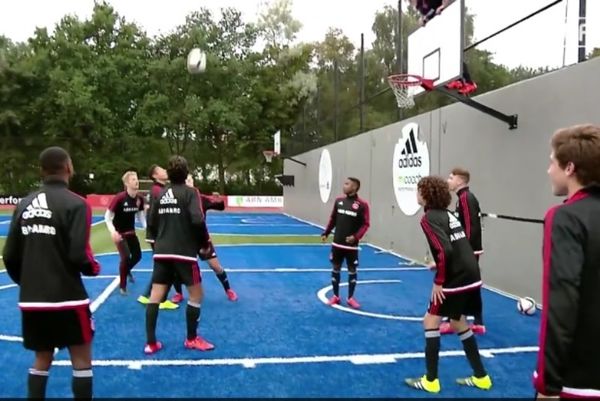 Απίστευτα «μαγικά» από τους νέους του Άγιαξ (video)