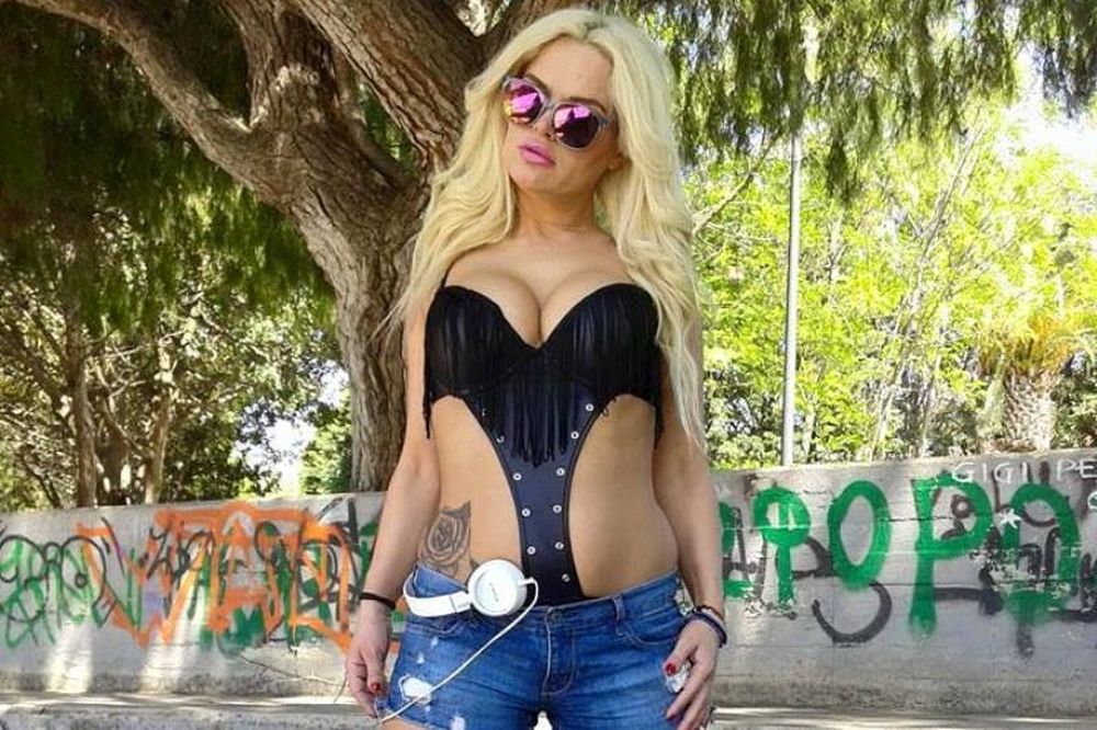 Ελληνίδα αθλήτρια τα πέταξε όλα και… ξάπλωσε! (photos)