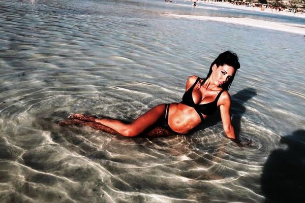 Η πιο καυτή αισθητικός στην Ελλάδα! (photos)