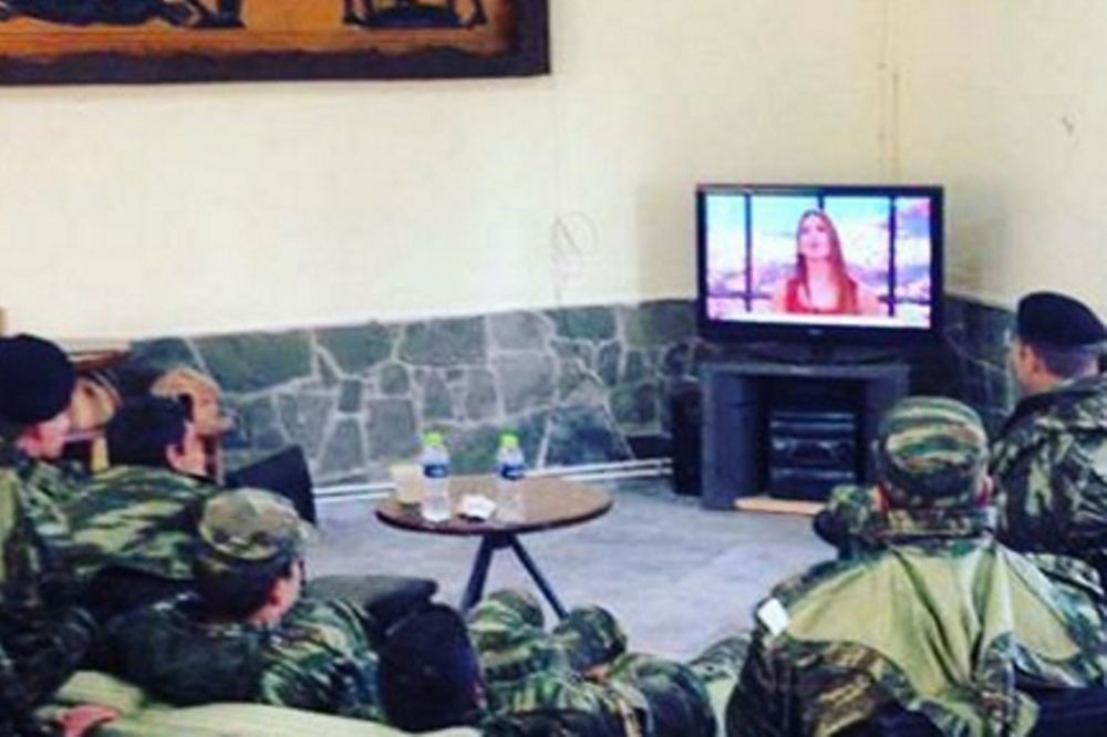 Τι κάνουν οι φαντάροι κάθε πρωινό στη βάρδιά τους; (photo)