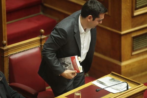 Mε τη «γενοκτονία» του Φίλη πουλήθηκαν τα αεροδρόμια, με τον Βελουχιώτη του Τσίπρα να έχουμε το νου μας στα λιμάνια…