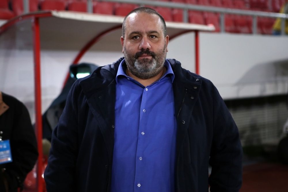 Καραπαπάς: «Μπαίνει λουκέτο σε ένα γήπεδο για έναν πυρσό;»