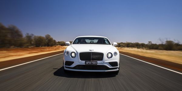 Video: Η Bentley που έπιασε 331 km/h!