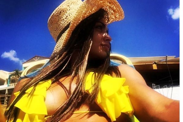 Η γυναίκα που έβαλε φωτιά στη Λέσβο (photos)