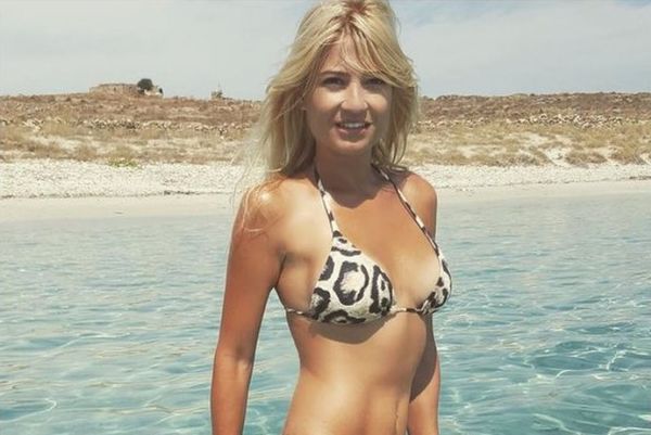 Η sexy Φαίη Σκορδά κάνει γυμναστική και «γκρεμίζει» το Instagram (photos)